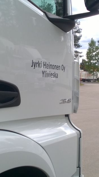 Jyrki Heinonen Oy – kuljetusyrityksen piha